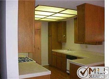3rd image of 13331 Moorpark St APT 209