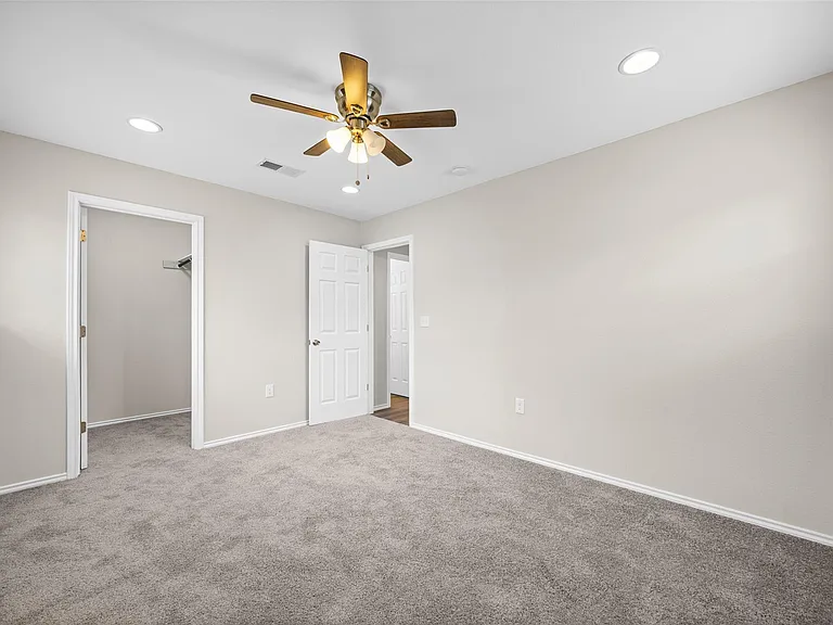 2615 Ektom Dr #C — Photo 13