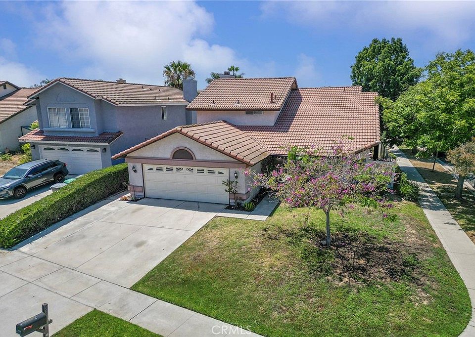 1st image of 956 Hedges Dr