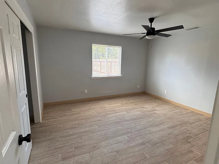 3874 E Ashlan Ave — Photo 18