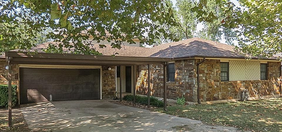 1st image of 8939 NE 52nd St