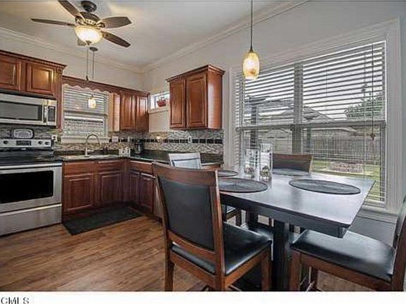 2nd image of 13731 Fox Hill Dr