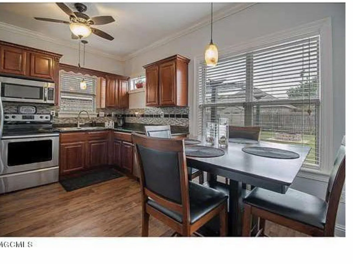 Building Photo - 13731 Fox Hill Dr