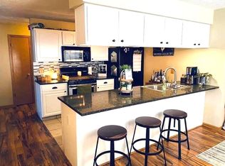 961 Kelly Ln, Sycamore, IL 60178