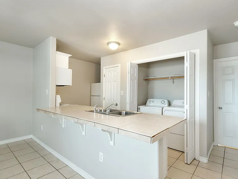 107 Castleberry Ct #C — Photo 7