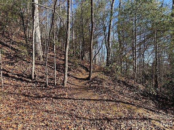 3rd image of 33 High Point Trl