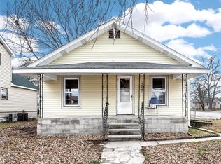 300 Picker Ave, Wood River, IL 62095