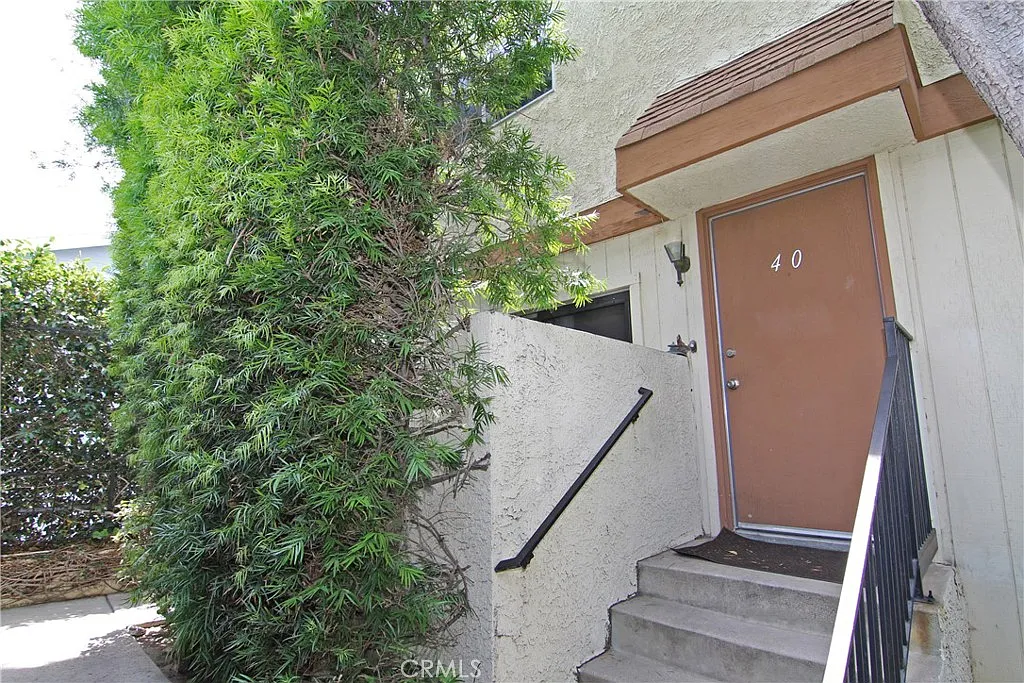 Building Photo - 13080 Dronfield Ave #40