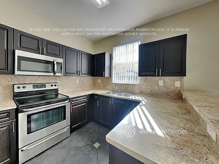 15050 SW 9th Ter — Photo 8