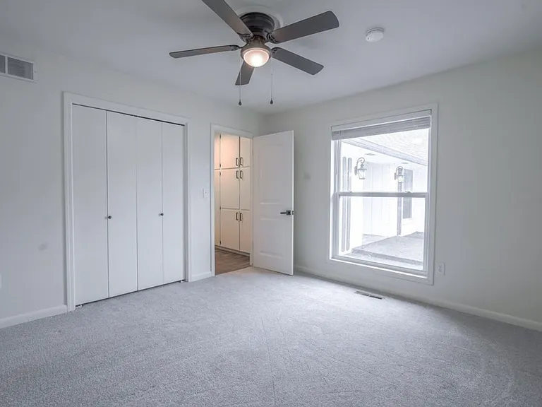 104 N Burr Oak Rd — Photo 24