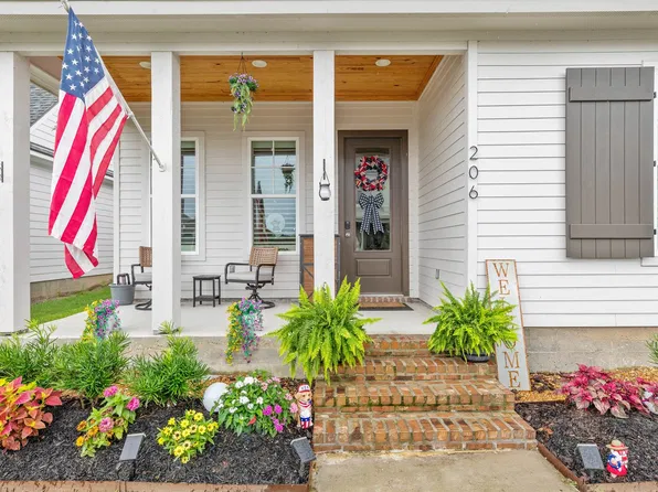 206 Oak Village Dr, Scott, LA 70583