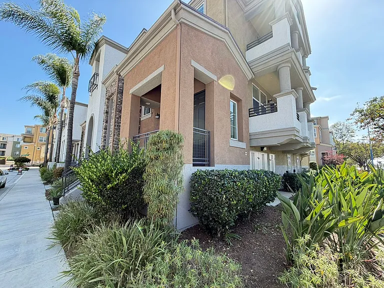 5096 Plaza Promenade — Photo 13