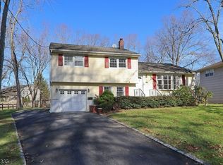 39 Surrey Ln, Berkeley Heights, NJ 07922
