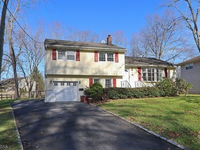 39 Surrey Ln, Berkeley Heights, NJ, 07922