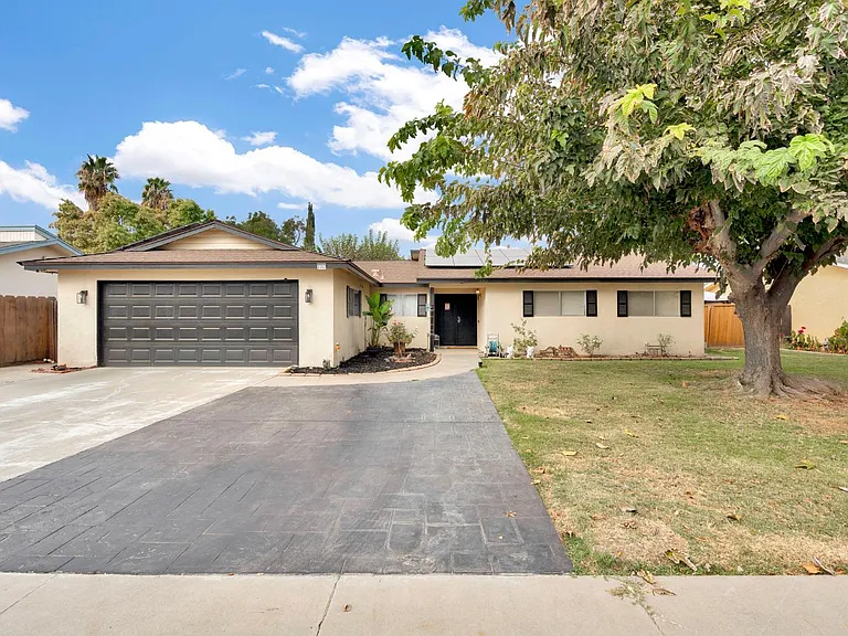 2352 Cabrillo Way — Photo 1