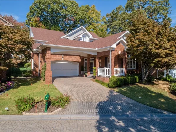 1036 Arbor Trce, Atlanta, GA 30319