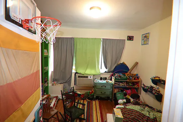 Rented by PMG Real Estate  | media 12