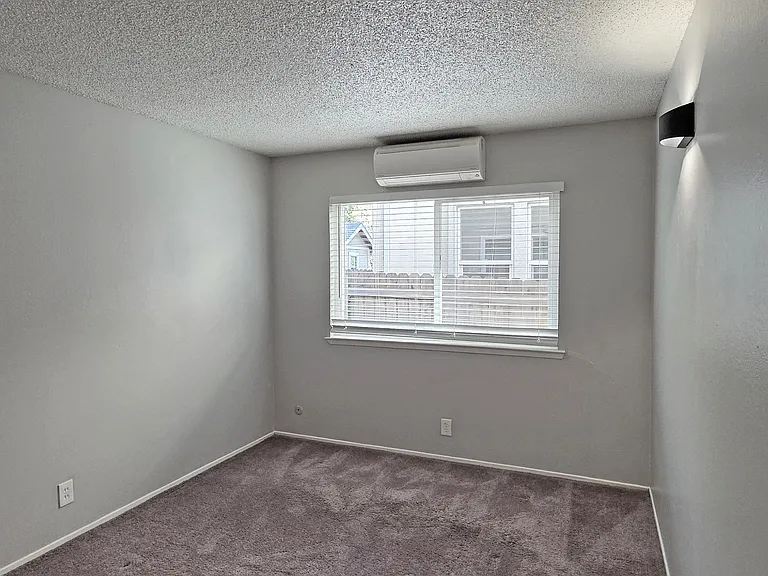 2109 W St #2 — Photo 18