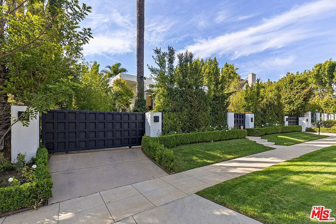 7 bed, 7.0 bath, 5007 sqft, $45,000 — Photo 1