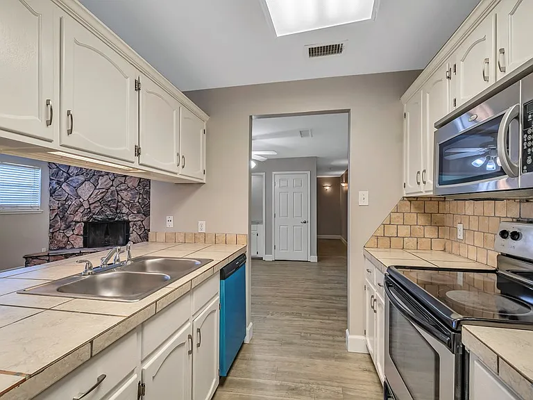422 W Pecan Ave #D — Photo 18