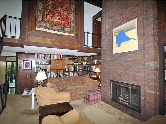 5th image of 2328 Berrywood Dr