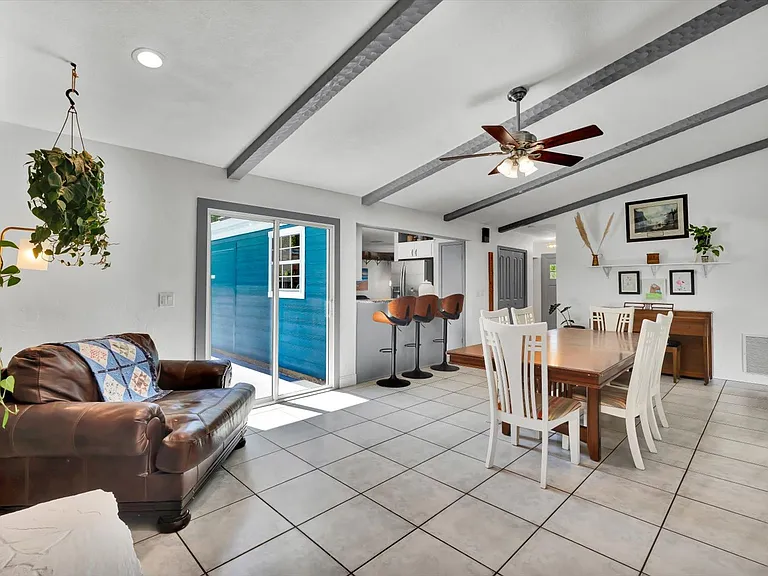 245 Country Circle Dr E — Photo 13