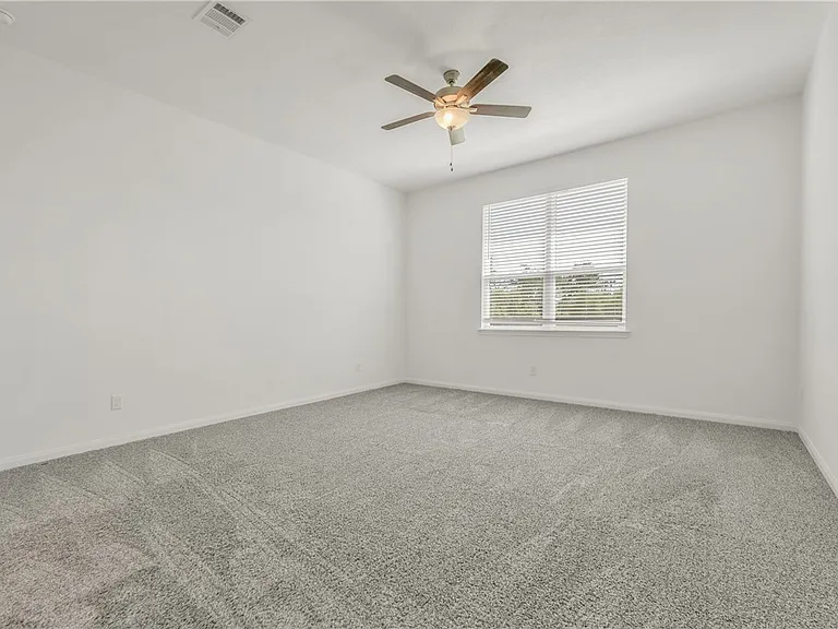 1386 Kingsgate Dr — Photo 16