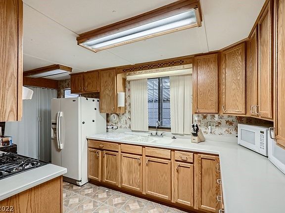 5th image of 1740 Nutmeg Ln