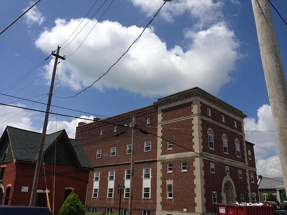 2nd image of 210 S Walnut St APT 204