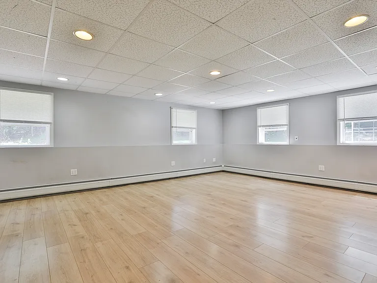 76 Groton Rd — Photo 27