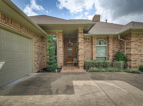 2nd image of 820 Muirfield Dr