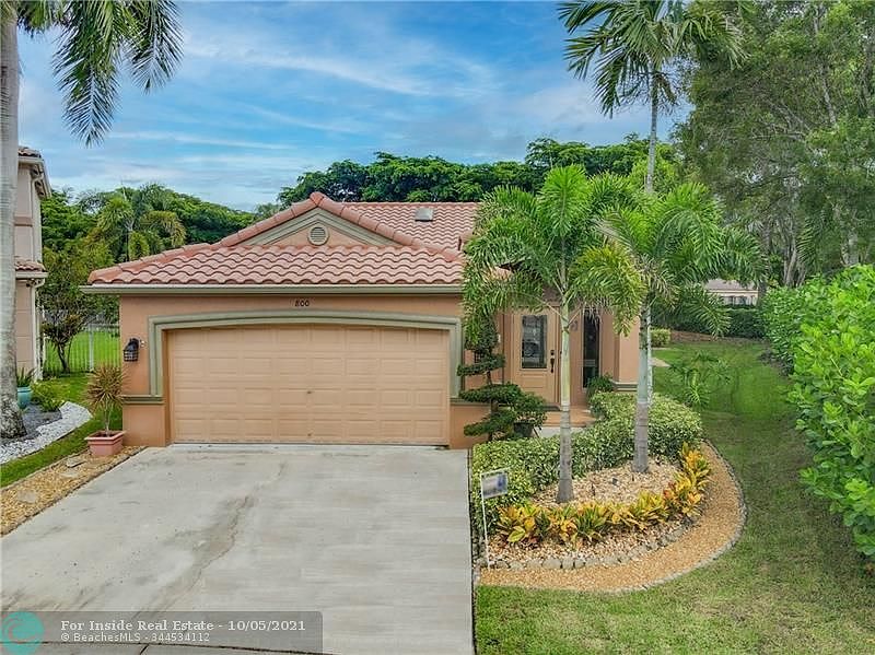 1st image of 800 Golden Cane Dr