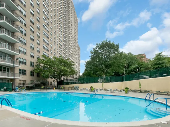 555 Kappock Street image 16 of 19