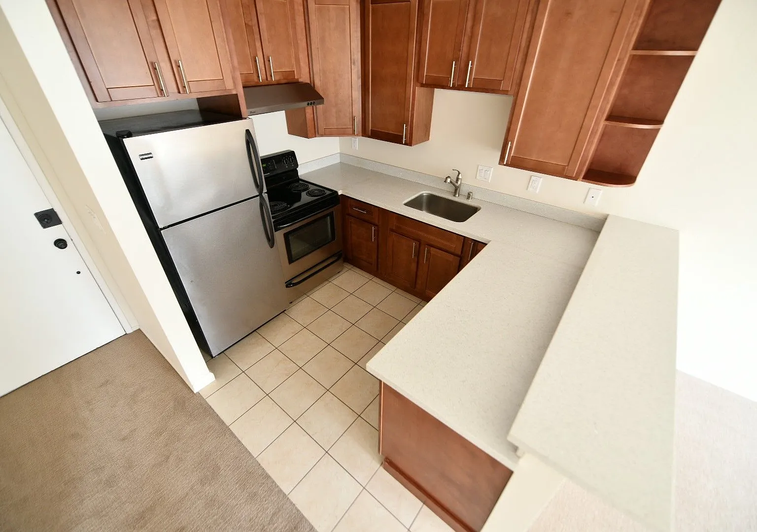 95 Linda Apartments — Photo 4