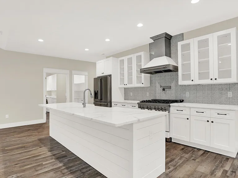 2110 S Smith Rd — Photo 8