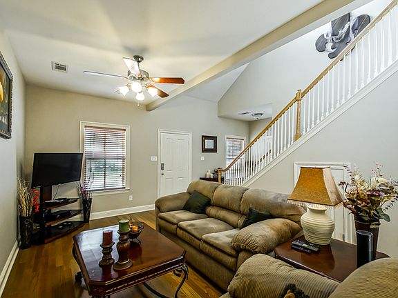 4th image of 12165 Village Dr