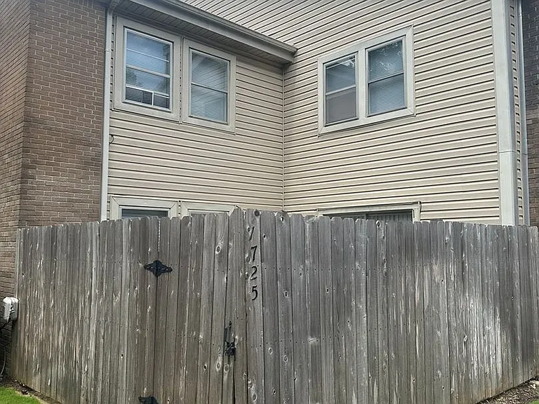 1725 Ridge Oak Pl — Photo 1