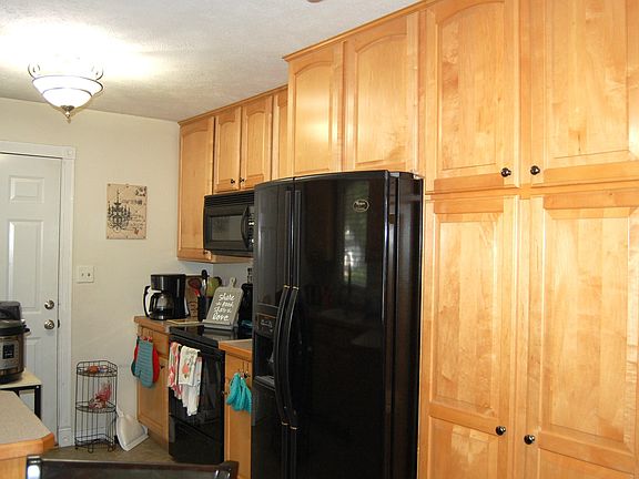 5th image of 4215 E Ave