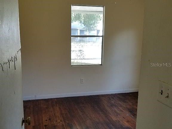4th image of N 8419 Orangeview Ave