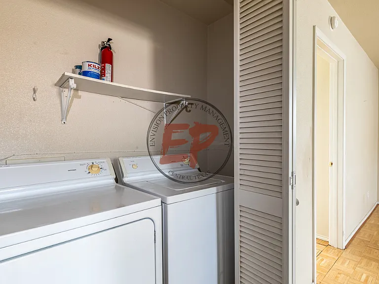 520 E Live Oak St #B — Photo 12