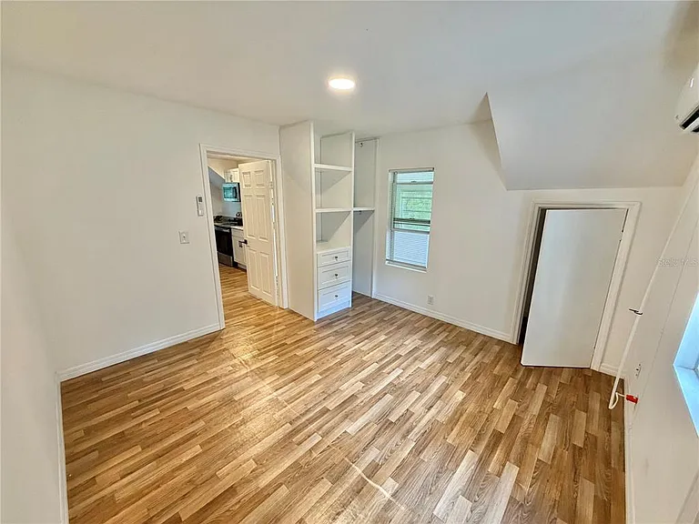 819 11th St N #3 — Photo 8