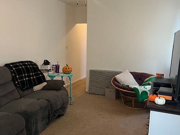 5th image of 540 Walnut St Unit 1
