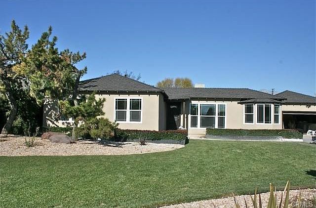 1st image of 229 E Grevillea St