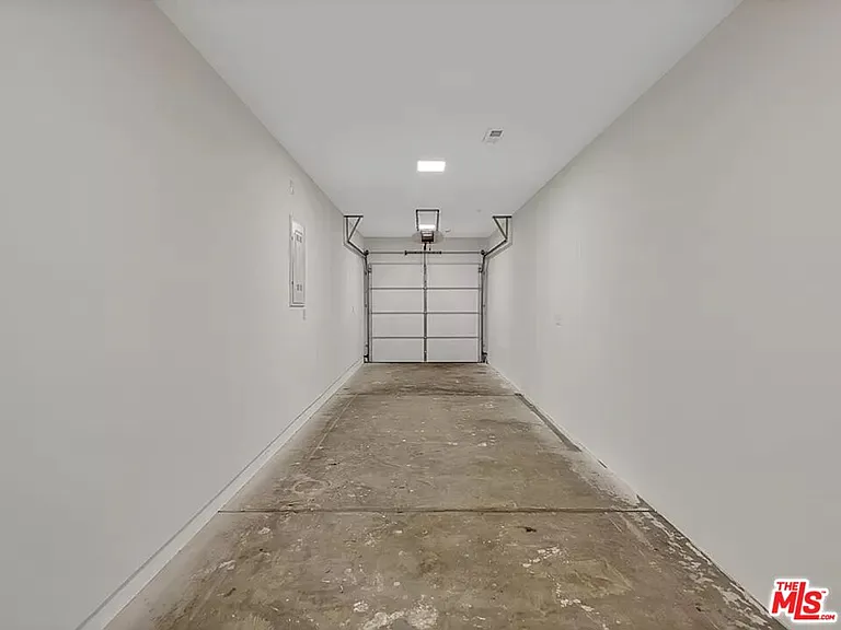 5752 Kester Ave — Photo 21