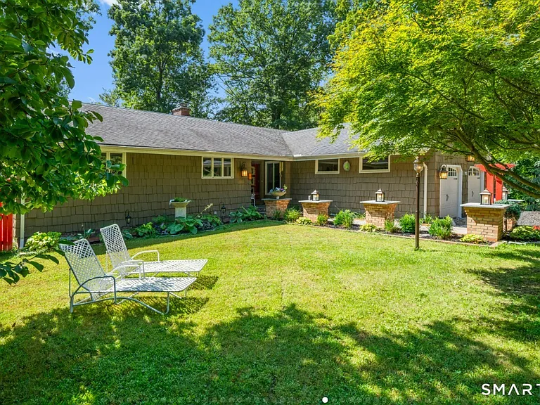 92 Kenmore Rd — Photo 34