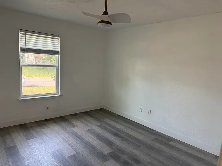 705 Admiralty Way — Photo 8