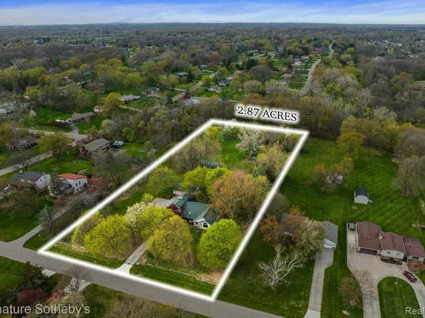 292 Aspinwall Dr, Troy, MI 48098