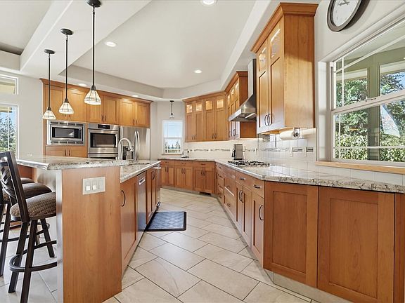 4th image of 13636 Vincent Ct