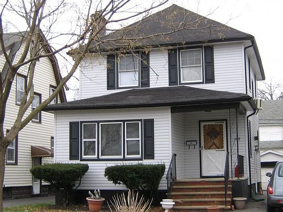 2nd image of 169 Leslie St