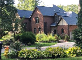 1920 Stockbridge Rd, Akron, OH 44313